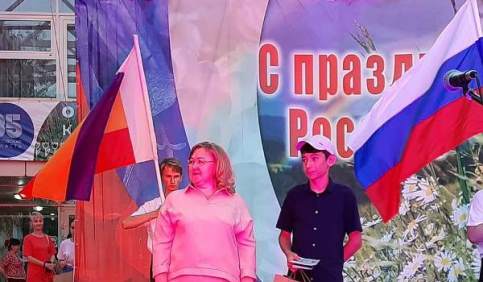 В День России юным россиянам вручили паспорта в торжественной обстановке